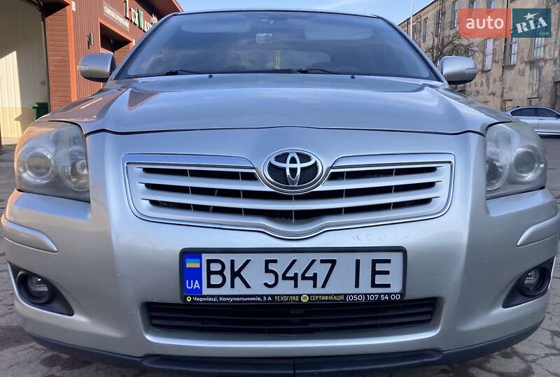 Лифтбек Toyota Avensis 2006 в Ровно
