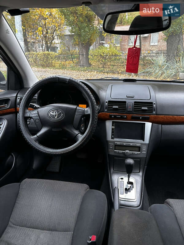 Седан Toyota Avensis 2006 в Киеве