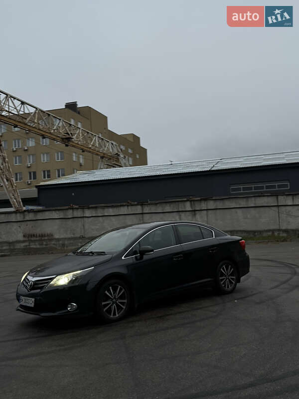 Седан Toyota Avensis 2012 в Киеве