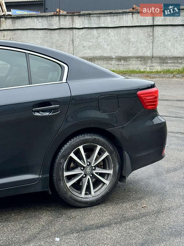 Седан Toyota Avensis 2012 в Киеве