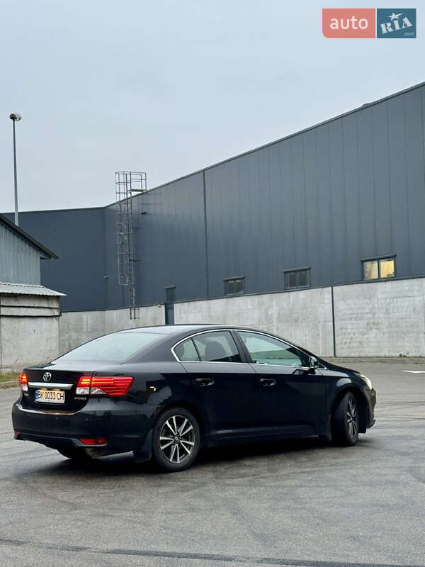 Седан Toyota Avensis 2012 в Киеве