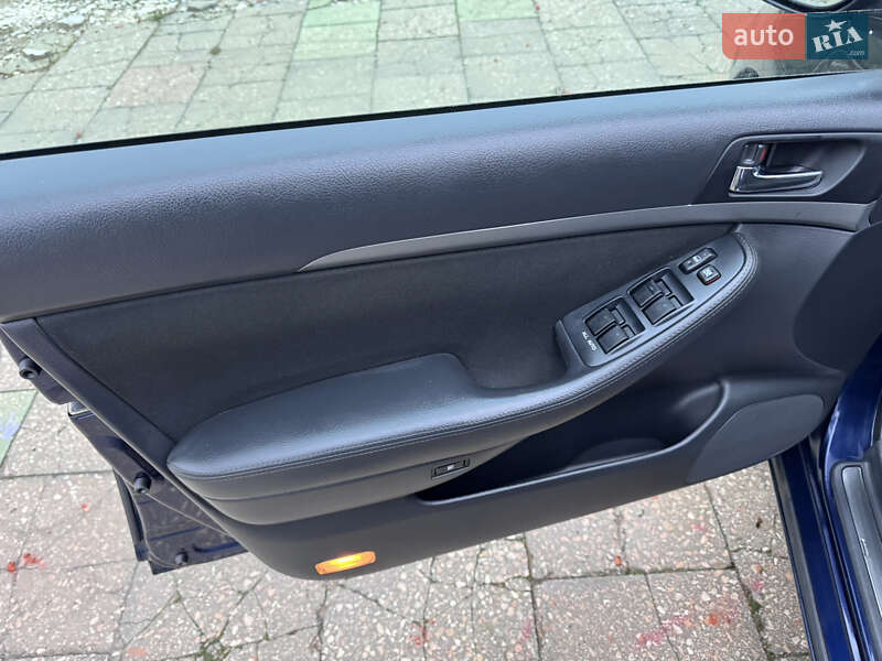Універсал Toyota Avensis 2006 в Полтаві