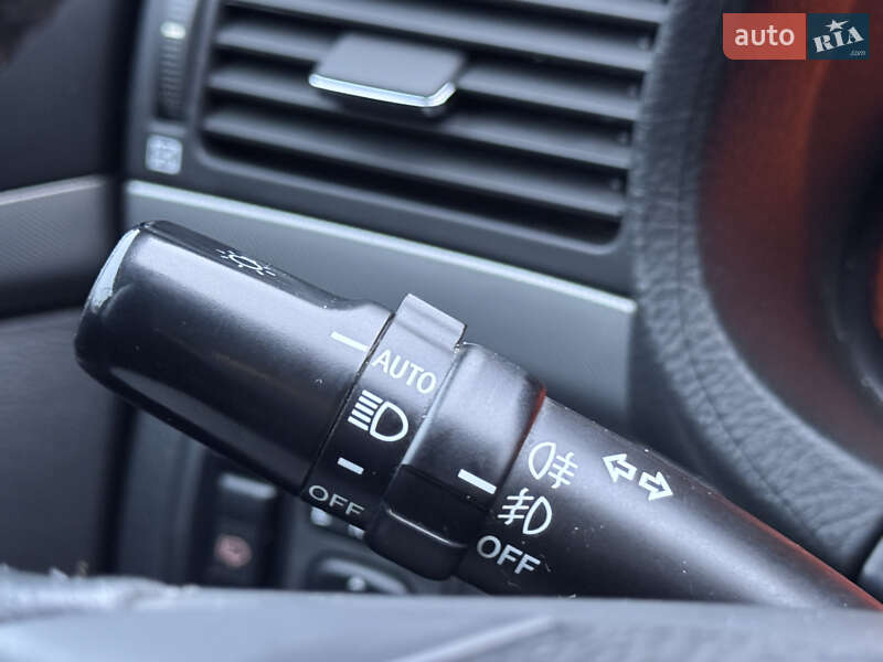 Універсал Toyota Avensis 2006 в Полтаві