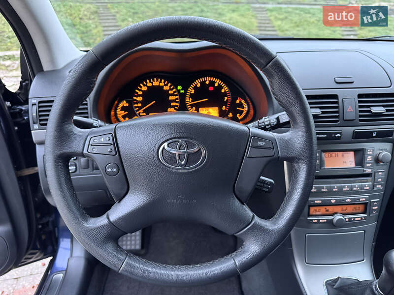 Універсал Toyota Avensis 2006 в Полтаві