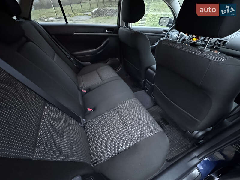 Універсал Toyota Avensis 2006 в Полтаві