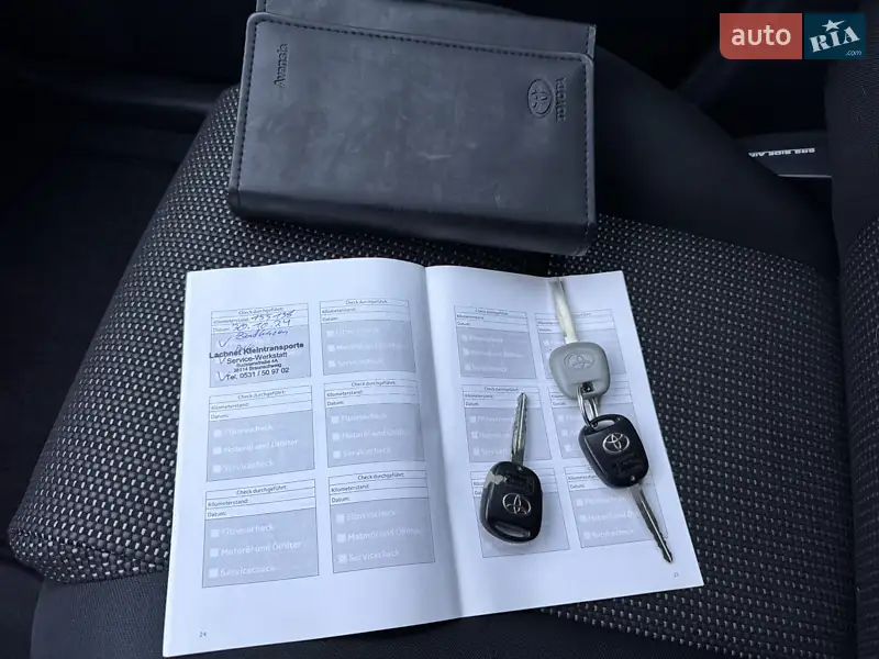 Універсал Toyota Avensis 2006 в Полтаві документ