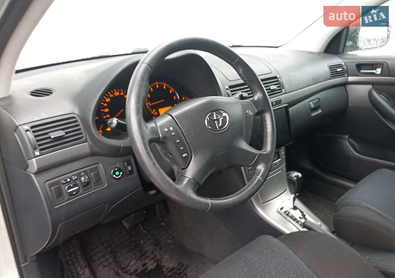 Седан Toyota Avensis 2007 в Киеве