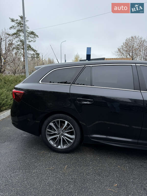 Универсал Toyota Avensis 2016 в Павлограде