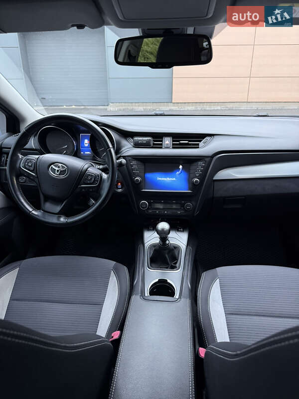 Универсал Toyota Avensis 2016 в Павлограде