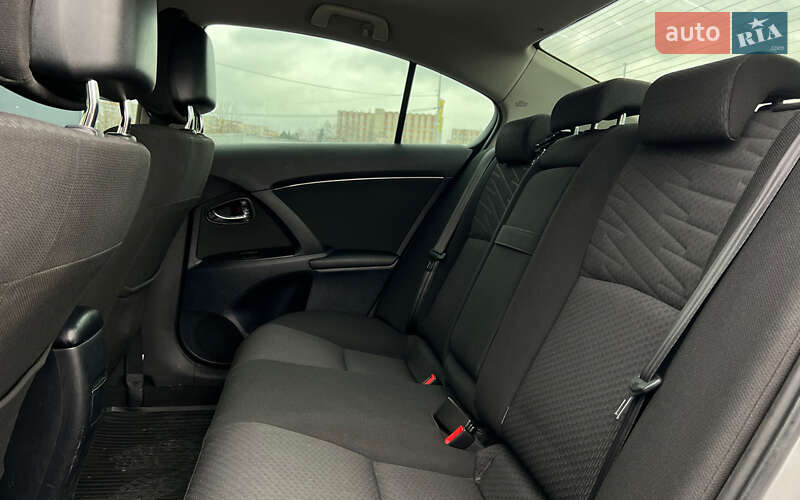 Седан Toyota Avensis 2008 в Львове