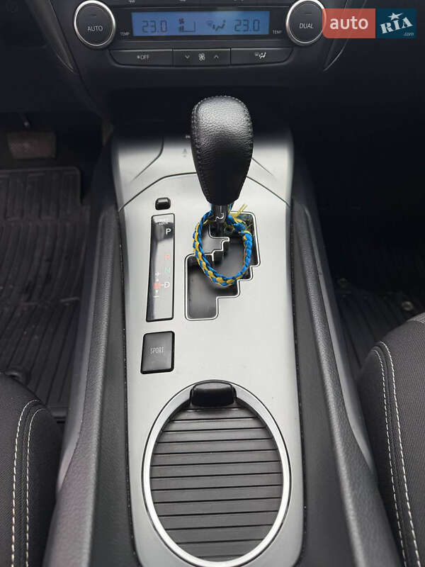 Седан Toyota Avensis 2016 в Благовещенском