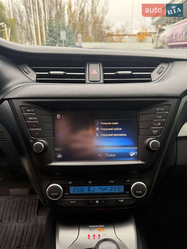 Седан Toyota Avensis 2016 в Благовещенском