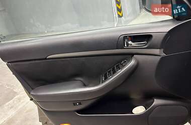 Седан Toyota Avensis 2006 в Черновцах