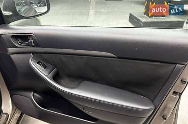 Седан Toyota Avensis 2006 в Черновцах
