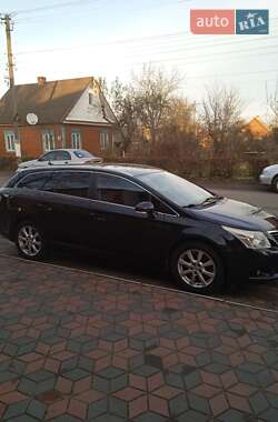 Универсал Toyota Avensis 2010 в Заречном