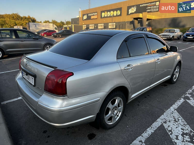 Седан Toyota Avensis 2005 в Ровно