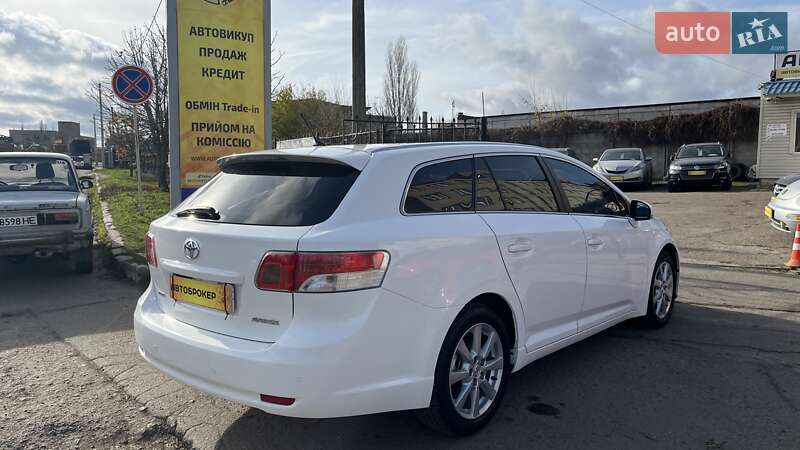 Универсал Toyota Avensis 2010 в Николаеве