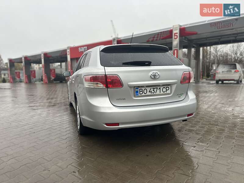 Универсал Toyota Avensis 2010 в Тернополе