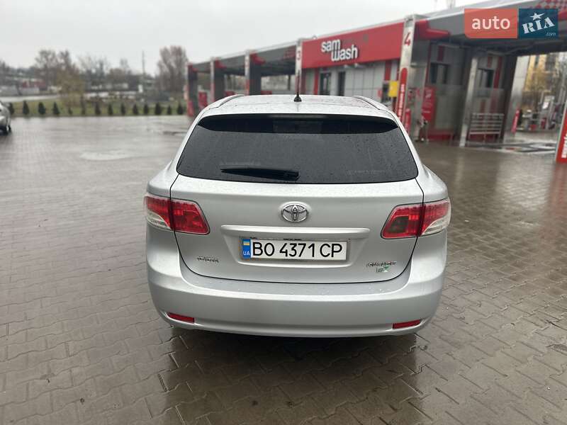 Универсал Toyota Avensis 2010 в Тернополе