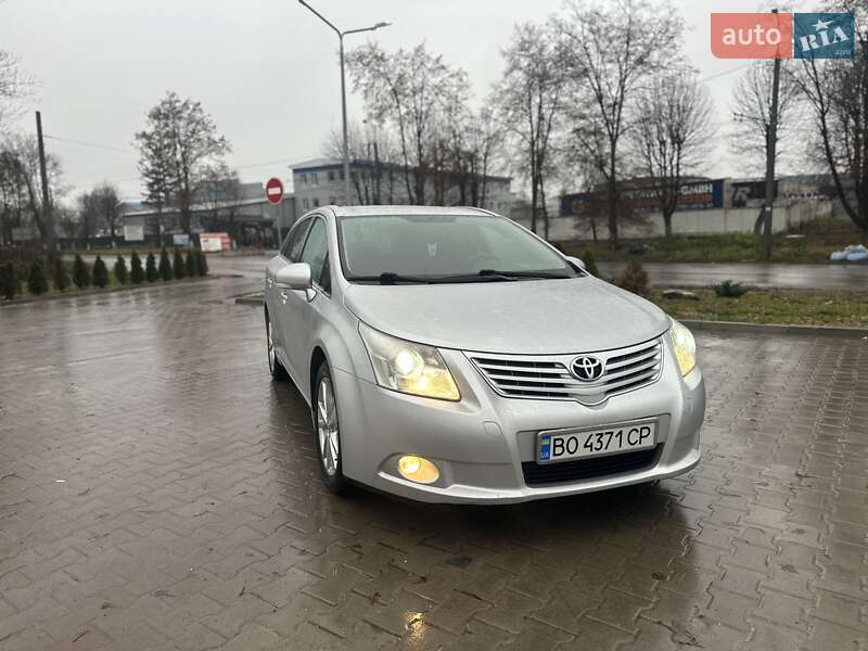 Универсал Toyota Avensis 2010 в Тернополе