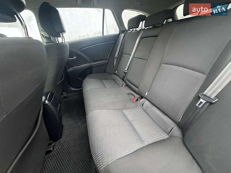 Универсал Toyota Avensis 2010 в Тернополе