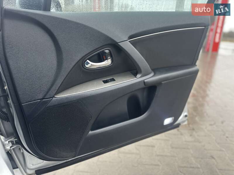 Универсал Toyota Avensis 2010 в Тернополе