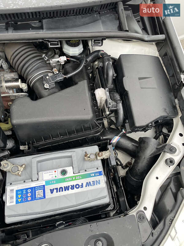 Универсал Toyota Avensis 2012 в Чернигове фото 15 Универсал Toyota Avensis 2012 в Чернигове