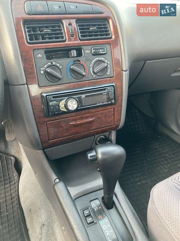 Седан Toyota Avensis 1998 в Одессе