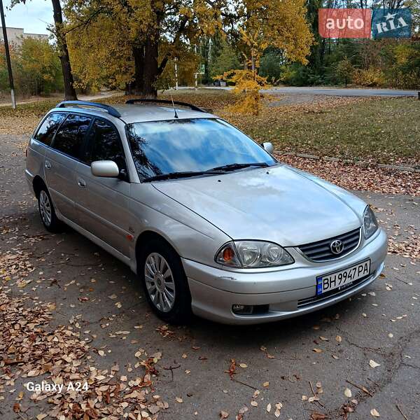 Універсал Toyota Avensis 2001 в Синельниковому