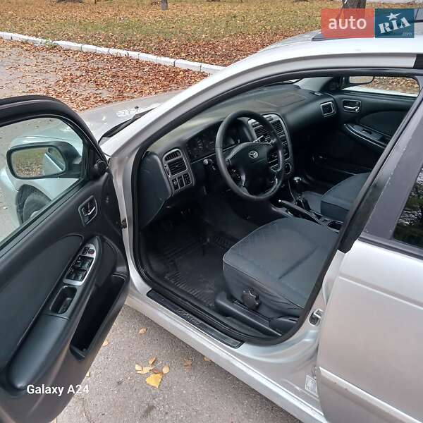 Універсал Toyota Avensis 2001 в Синельниковому