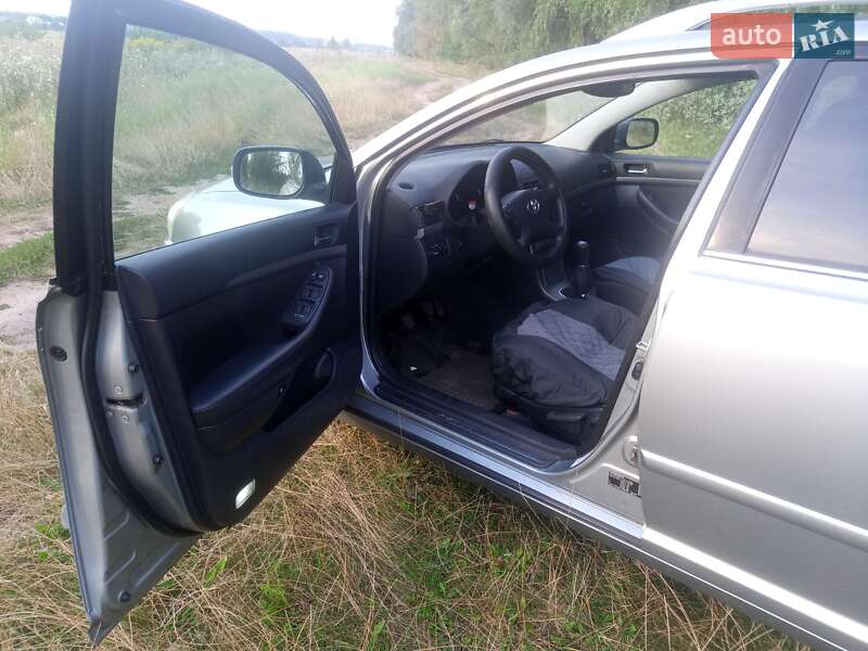 Універсал Toyota Avensis 2008 в Чернігові