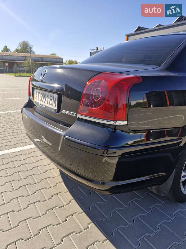 Седан Toyota Avensis 2005 в Виннице