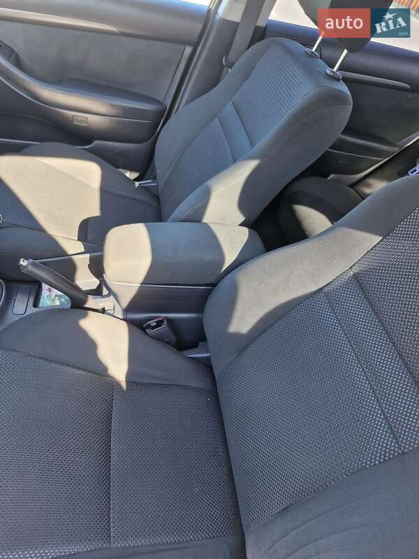 Седан Toyota Avensis 2005 в Виннице