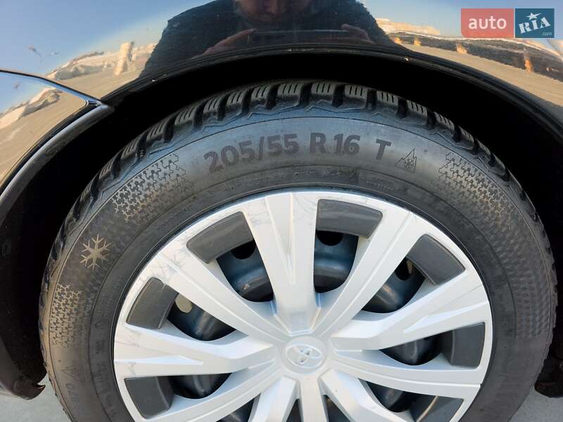 Универсал Toyota Avensis 2009 в Киеве