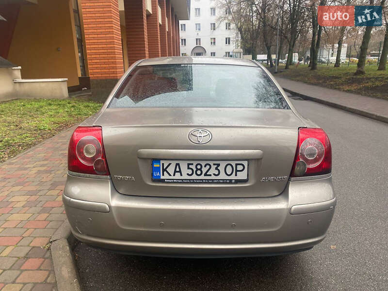 Седан Toyota Avensis 2006 в Киеве