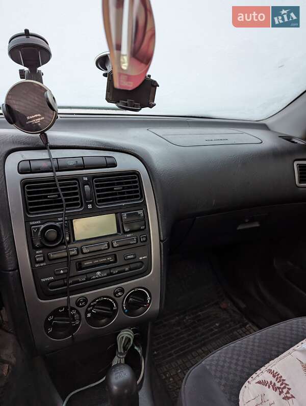 Лифтбек Toyota Avensis 2002 в Бородянке