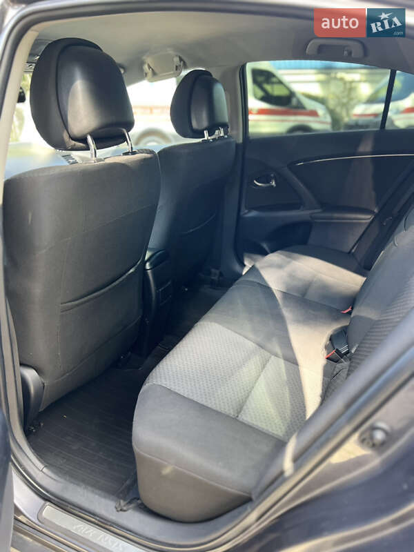 Седан Toyota Avensis 2009 в Одессе