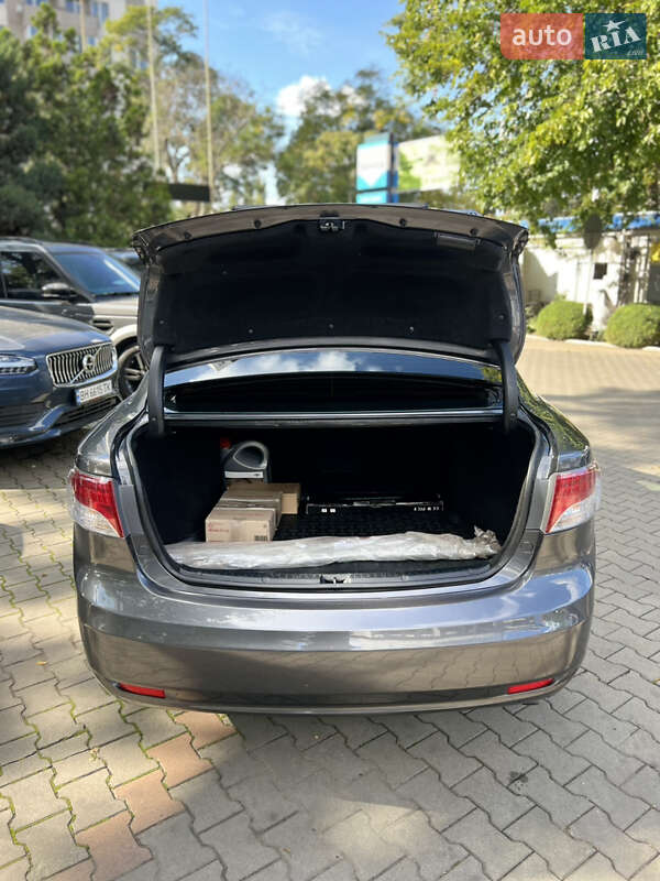 Седан Toyota Avensis 2009 в Одессе