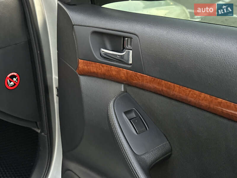 Седан Toyota Avensis 2007 в Одессе