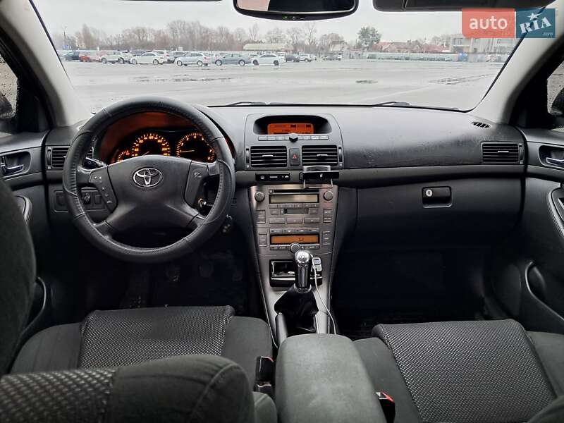 Седан Toyota Avensis 2005 в Києві