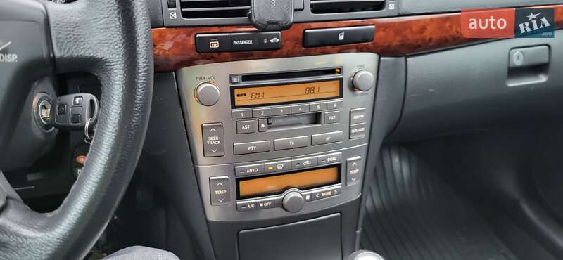 Седан Toyota Avensis 2006 в Черкассах