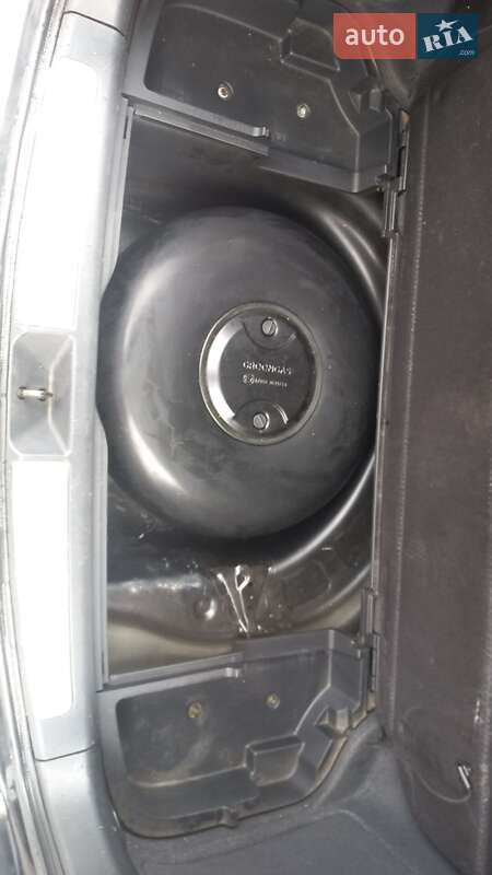 Универсал Toyota Avensis 2003 в Хмельницком