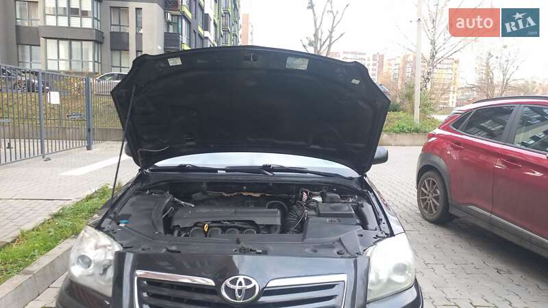 Универсал Toyota Avensis 2003 в Хмельницком