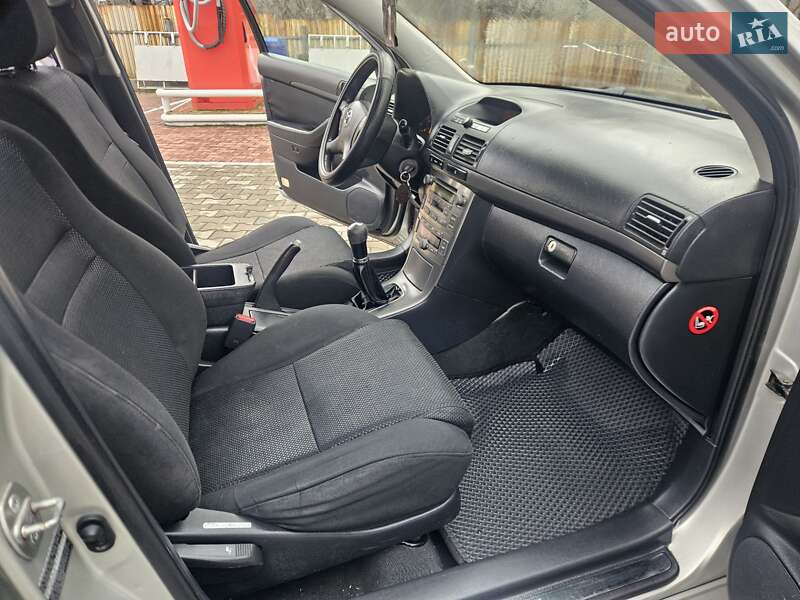 Універсал Toyota Avensis 2004 в Вінниці