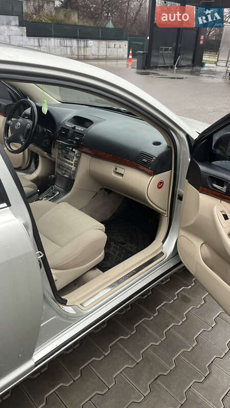 Седан Toyota Avensis 2006 в Киеве