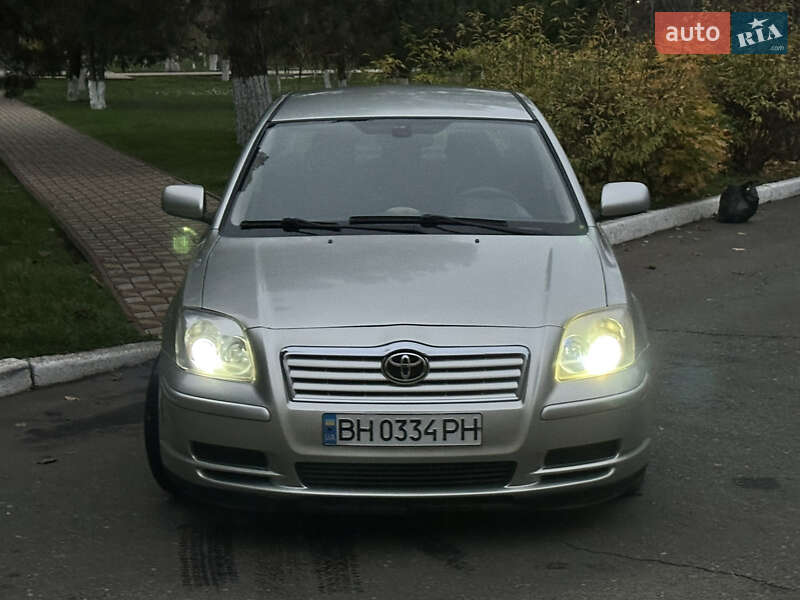 Седан Toyota Avensis 2004 в Одессе