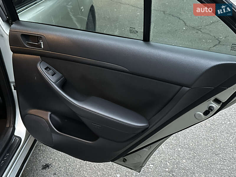 Седан Toyota Avensis 2004 в Одессе