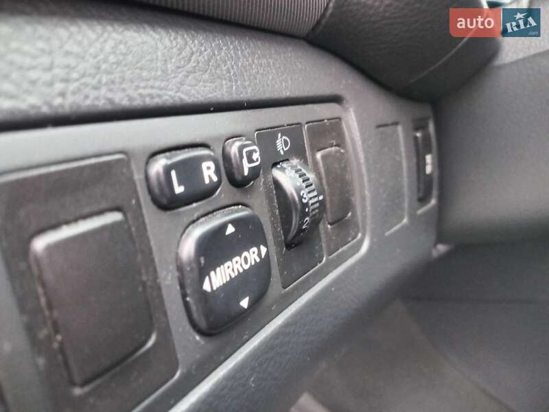 Седан Toyota Avensis 2008 в Львове