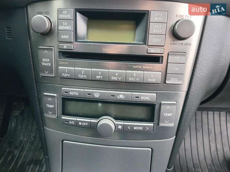 Седан Toyota Avensis 2008 в Львове