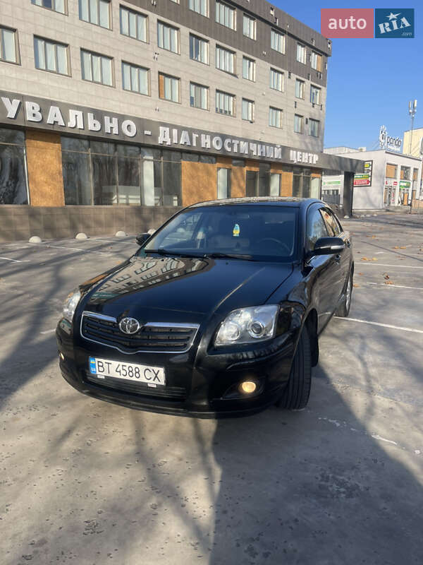 Седан Toyota Avensis 2008 в Херсоне